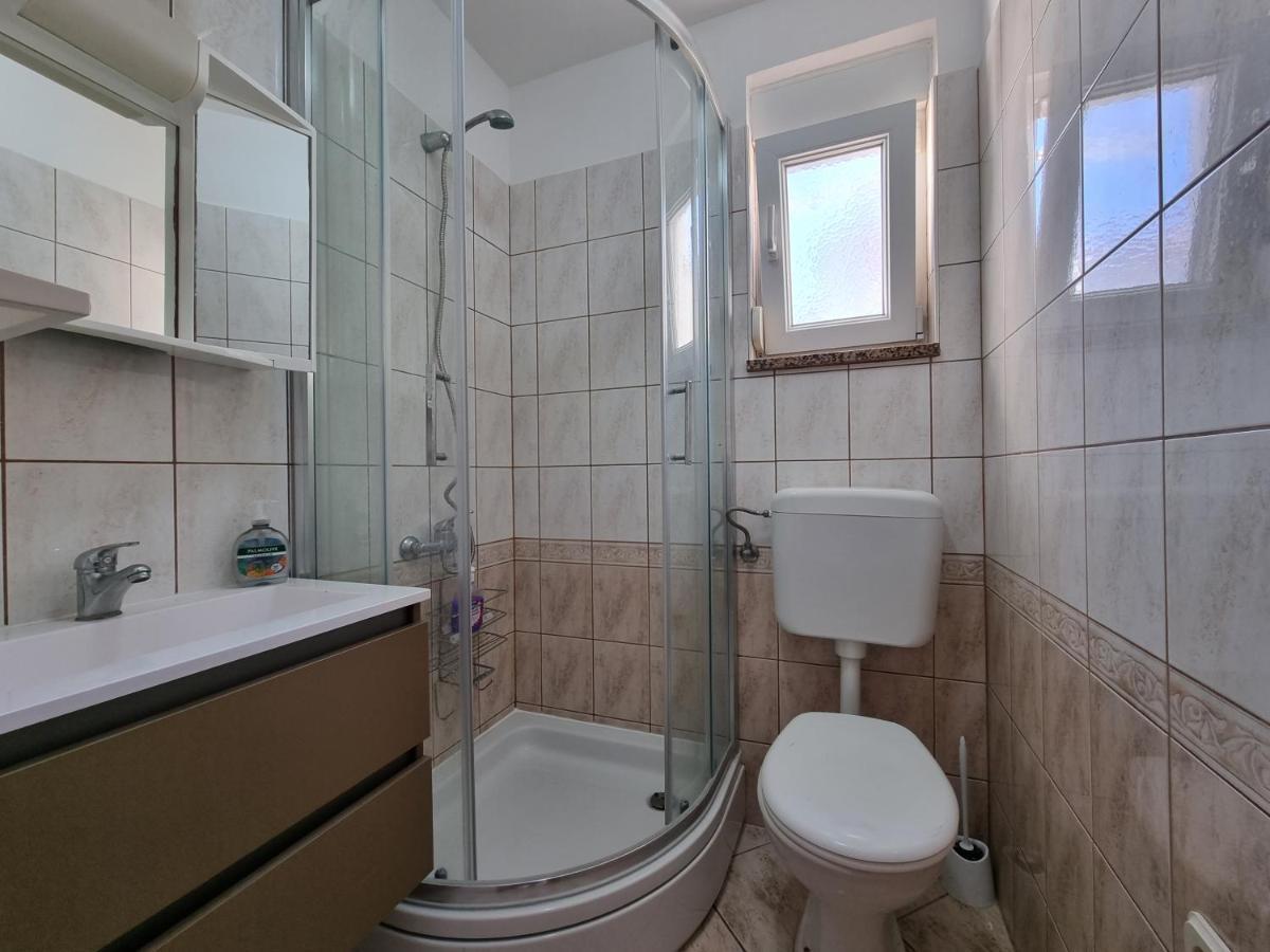 Apartment Aqua Near The City Beach Новаля Екстериор снимка